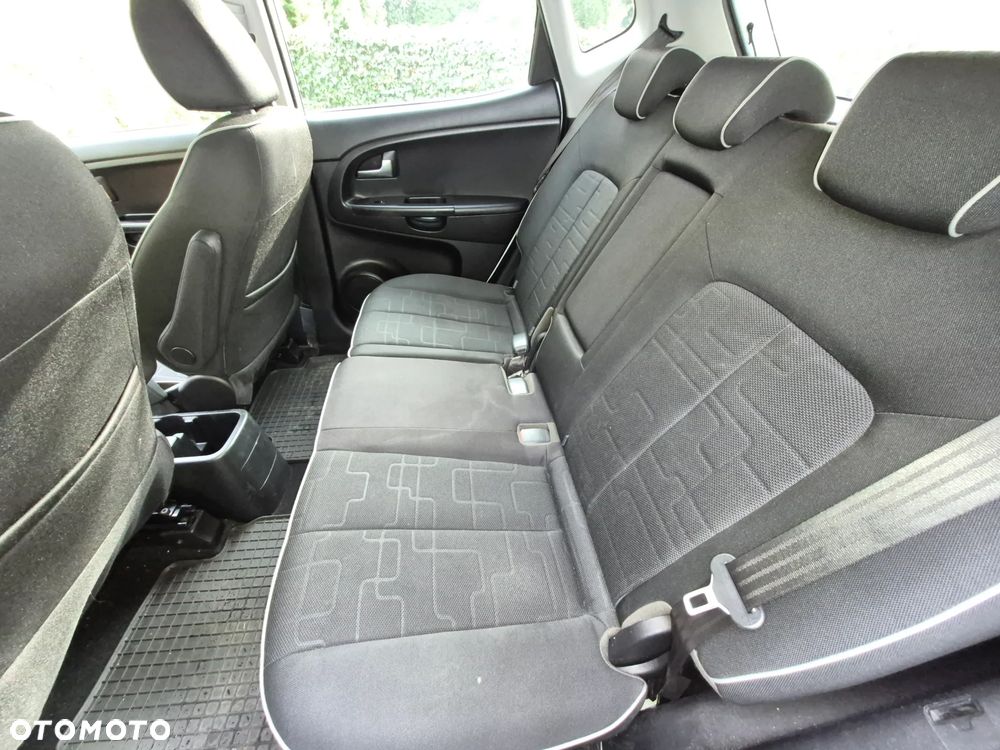 Kia Venga - 8