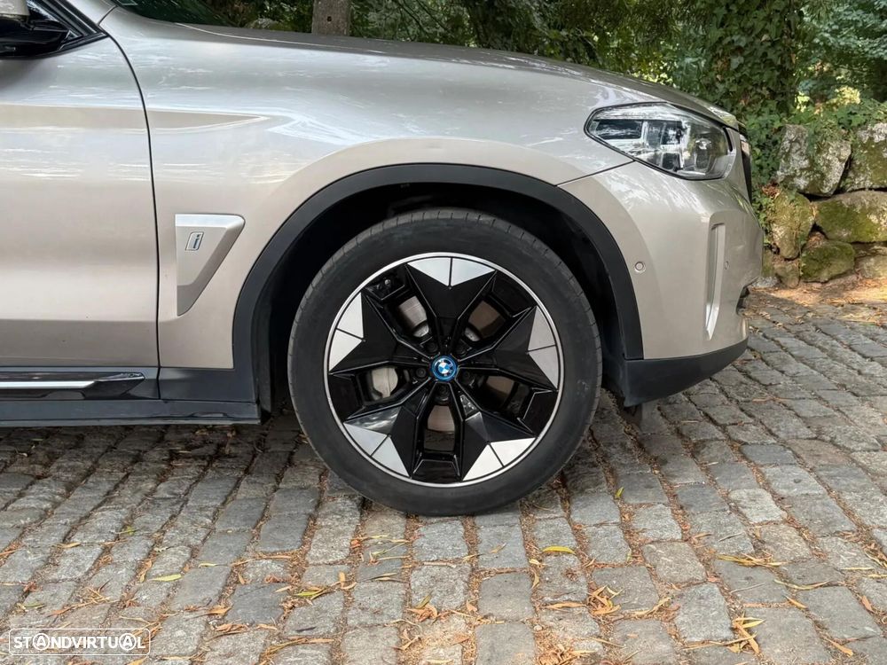 BMW iX3 M Sport Impressive - 11