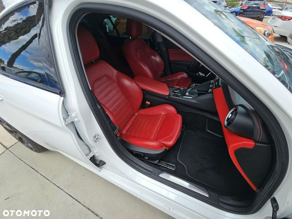 Alfa Romeo Giulia - 11