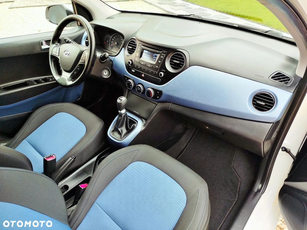 Hyundai i10 1.0 Fifa World Cup Edition - 17