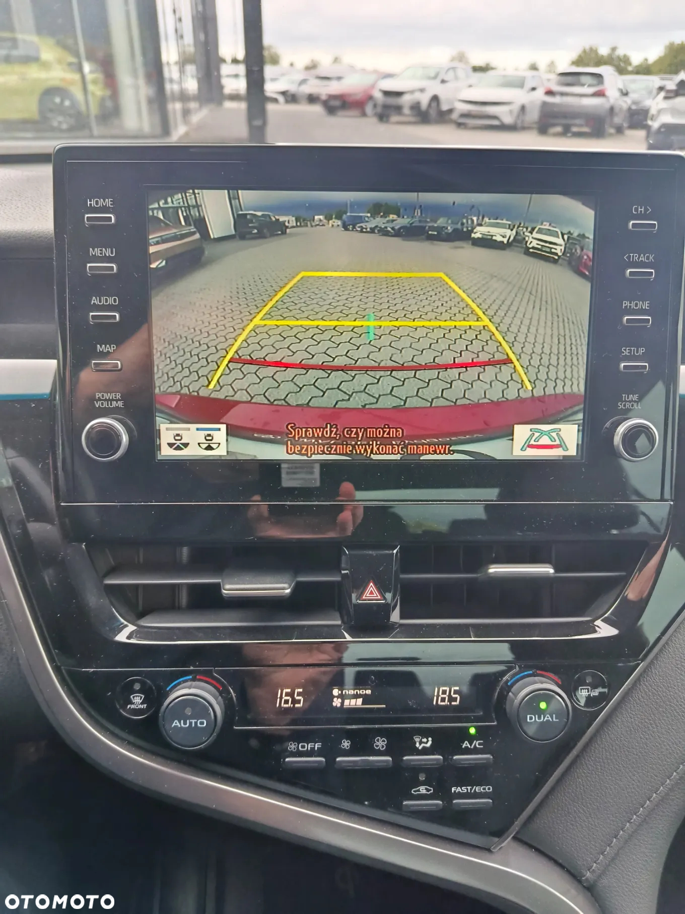 Toyota Camry 2.5 Hybrid Executive CVT - 10