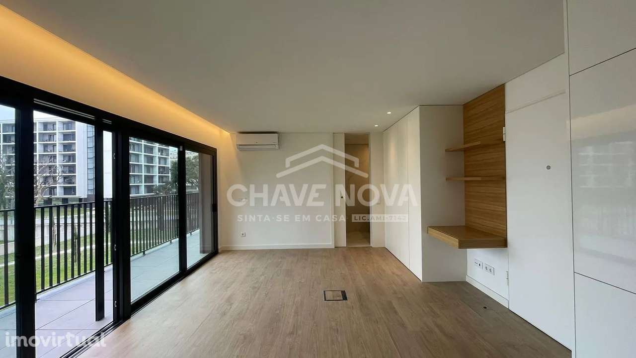 T0 com Varanda e Lugar de Estacionamento MAD/02062/CO - Grande imagem: 2/8