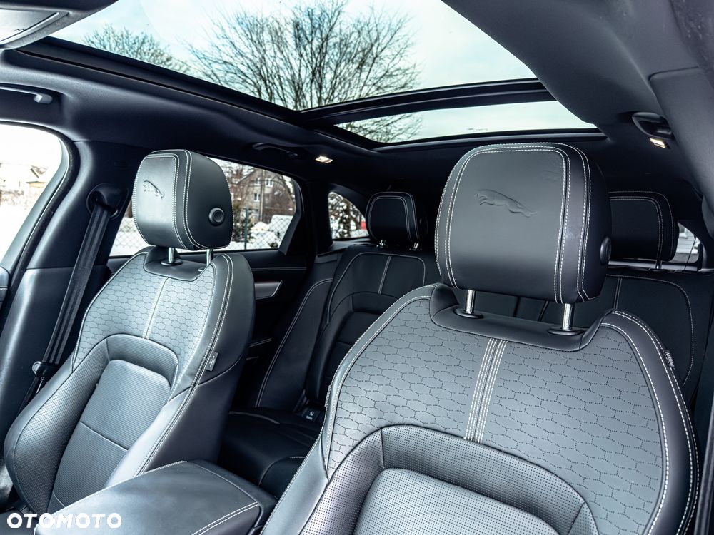 Jaguar F-Pace P400 AWD R-Dynamic S - 33