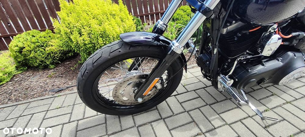 Harley-Davidson Dyna Street Bob - 8