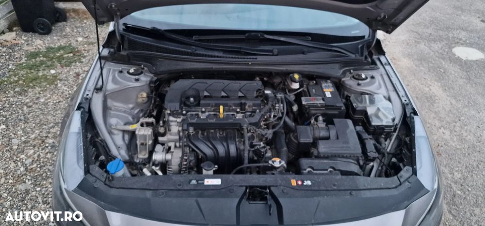 Hyundai Elantra 1.6 l 123 CP CVT Highway - 9