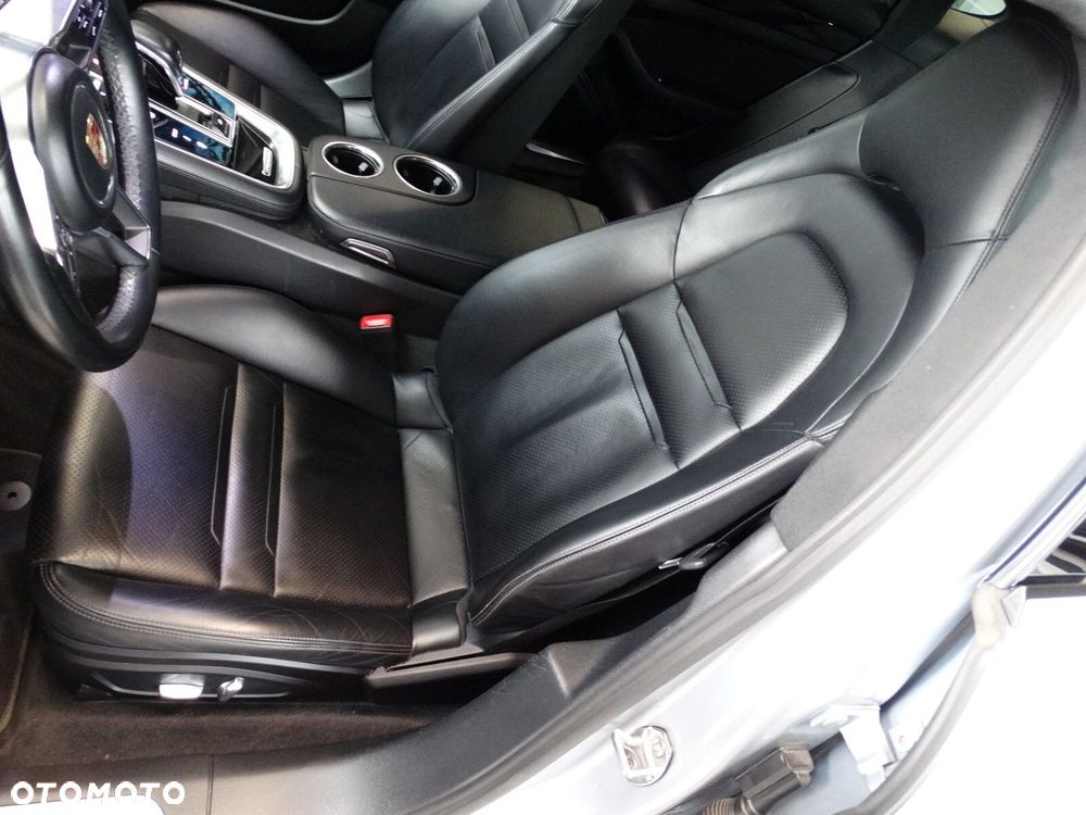 Porsche Panamera - 25