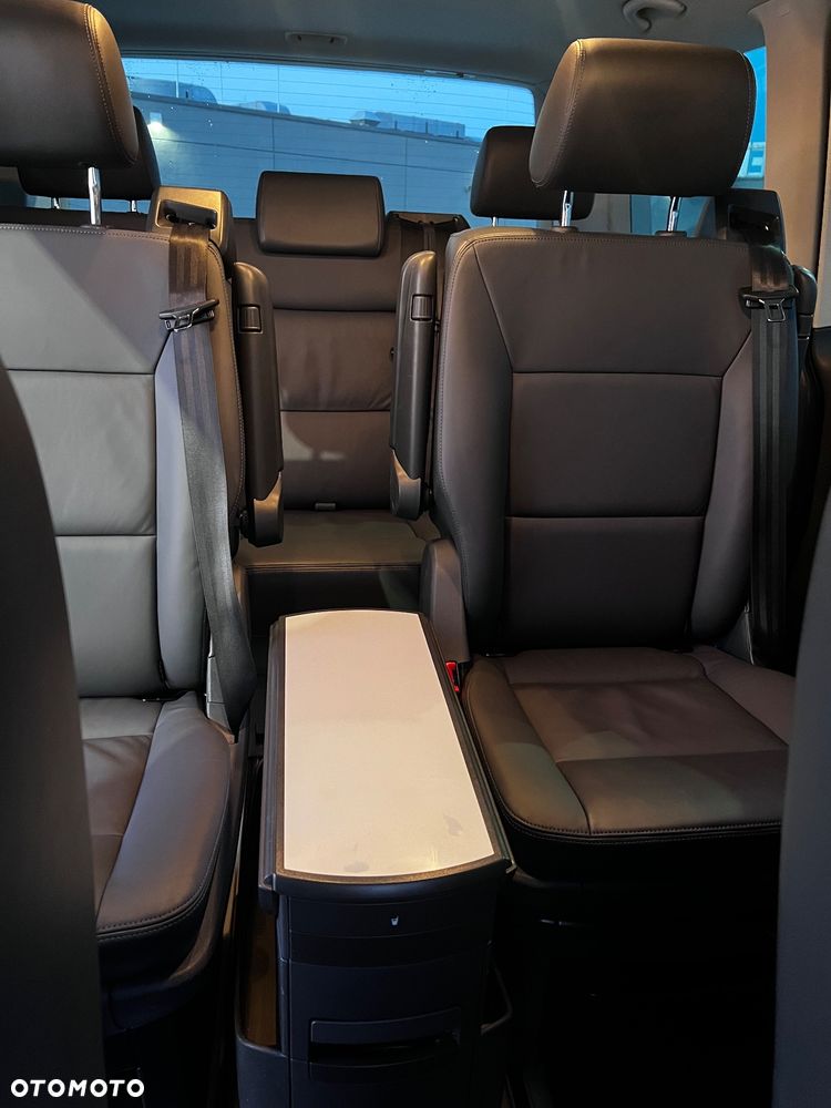 Volkswagen Multivan - 24