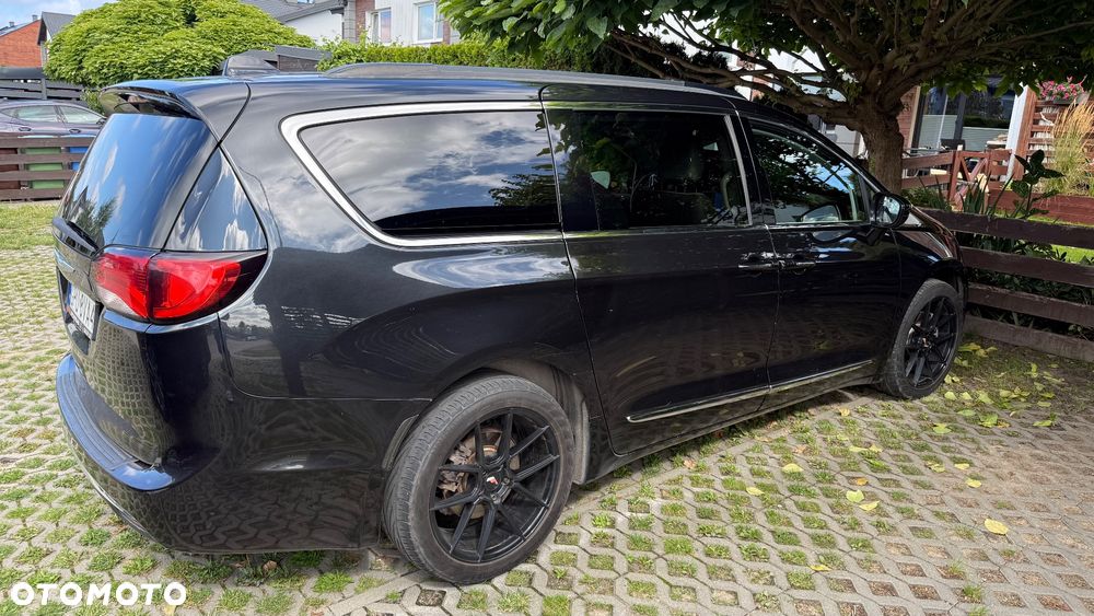 Chrysler Pacifica - 9
