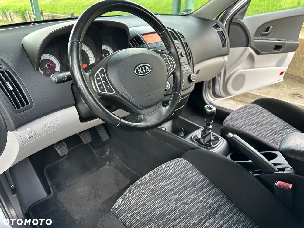 Kia Ceed - 14