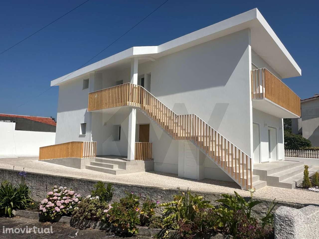 Moradia T4 de 250m2 com 3 suites totalmente renovada I São Pedro de Mo - Grande imagem: 2/60