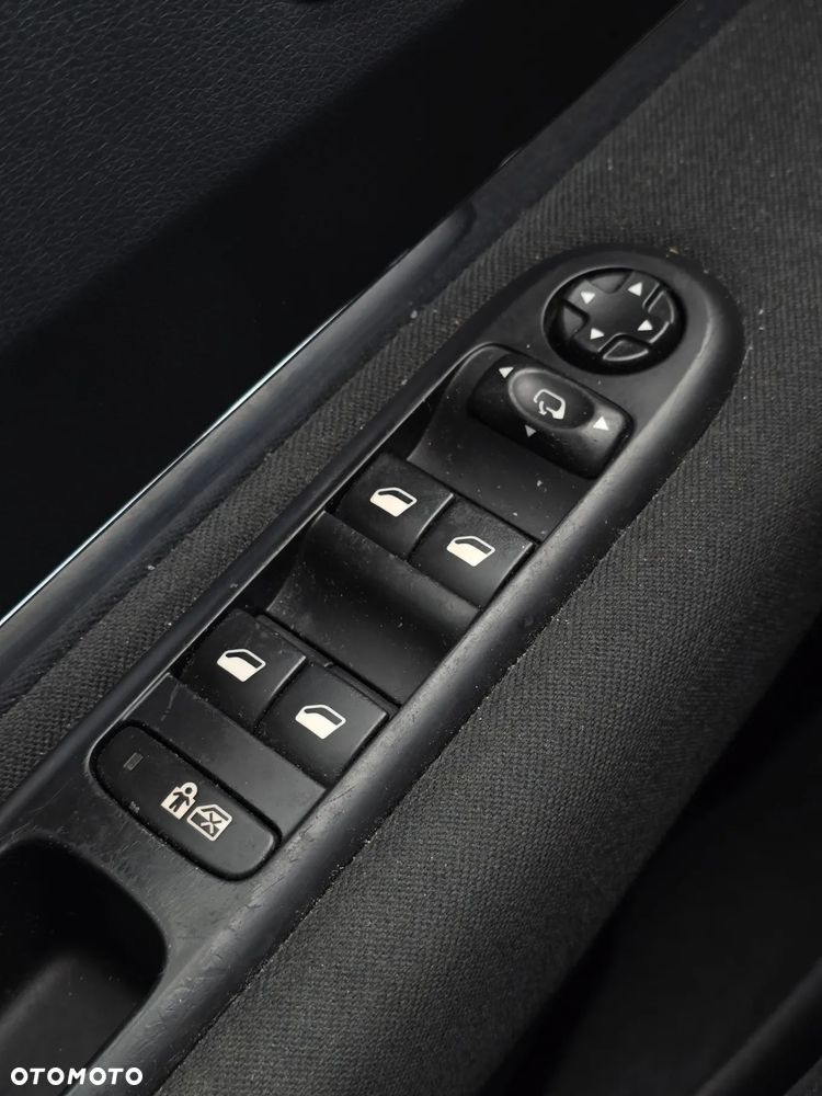 Peugeot 3008 Hybrid4 - 27