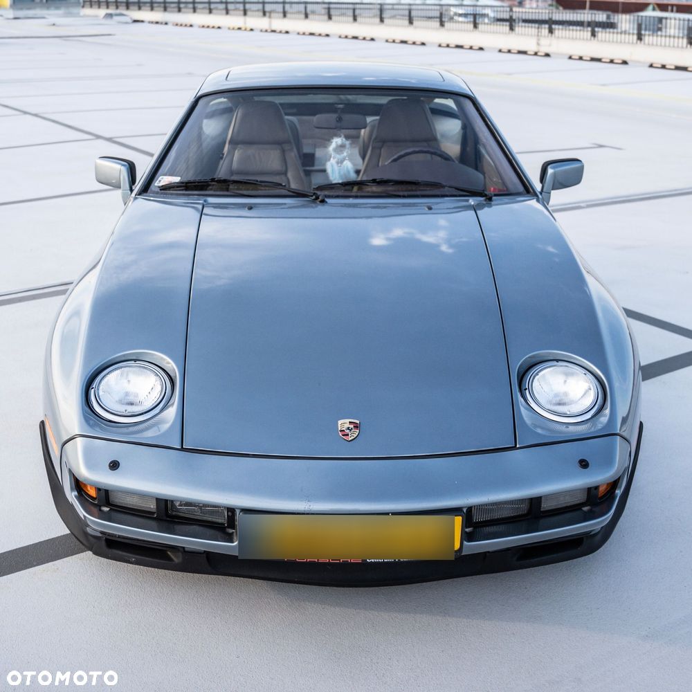 Porsche 928 - 4