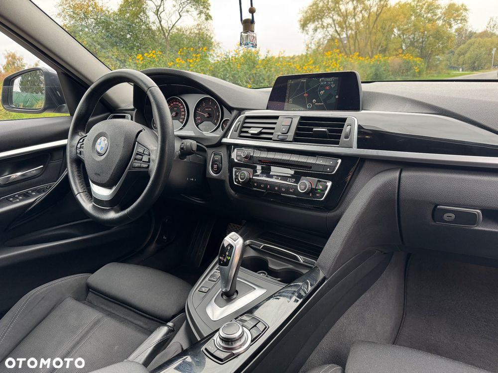 BMW Seria 3 320d Sport Line - 17