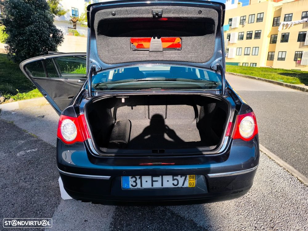 VW Passat 2.0 TDI Confortline - 11