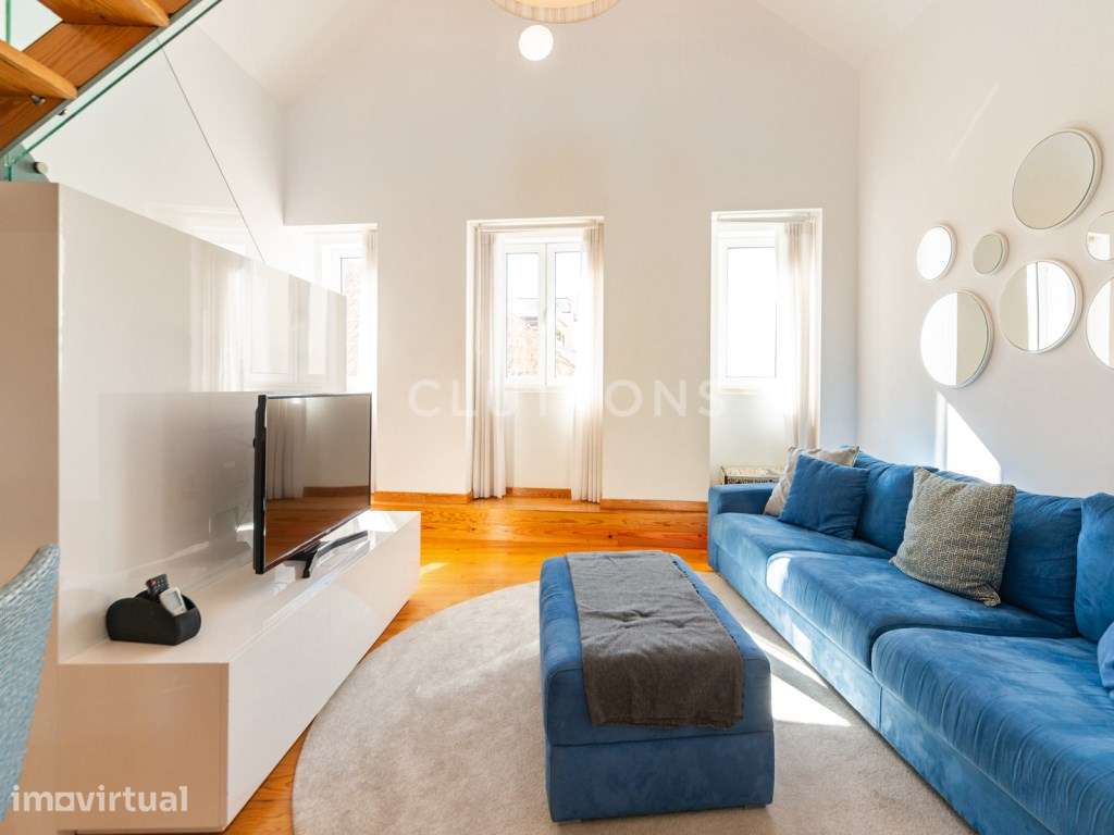 Apartamento T1 + Mezanino totalmente mobilado - Centro de Cascais - Grande imagem: 3/16