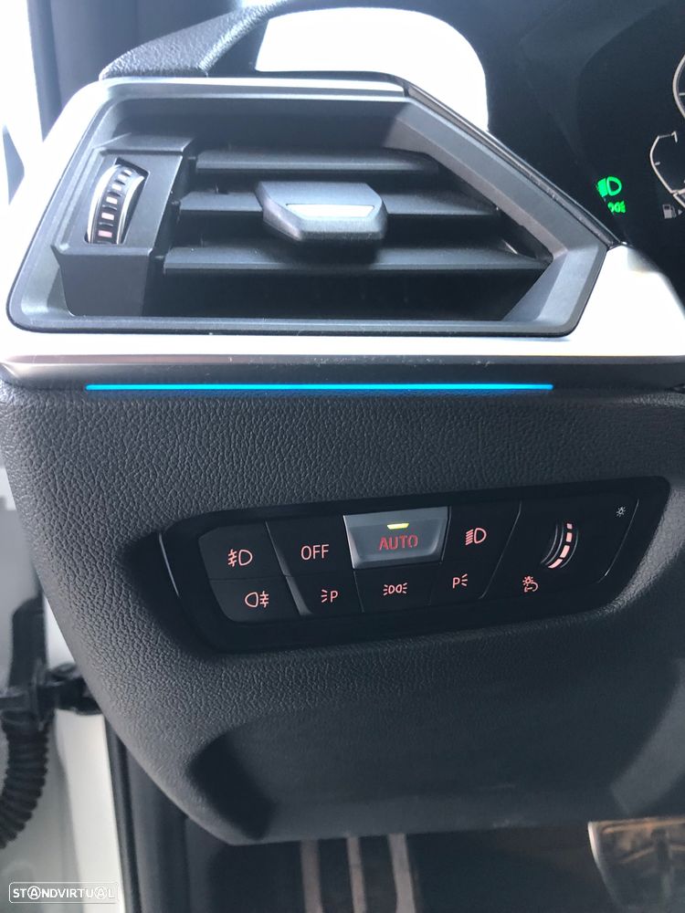 BMW 320 e Pack Desportivo M Auto - 35