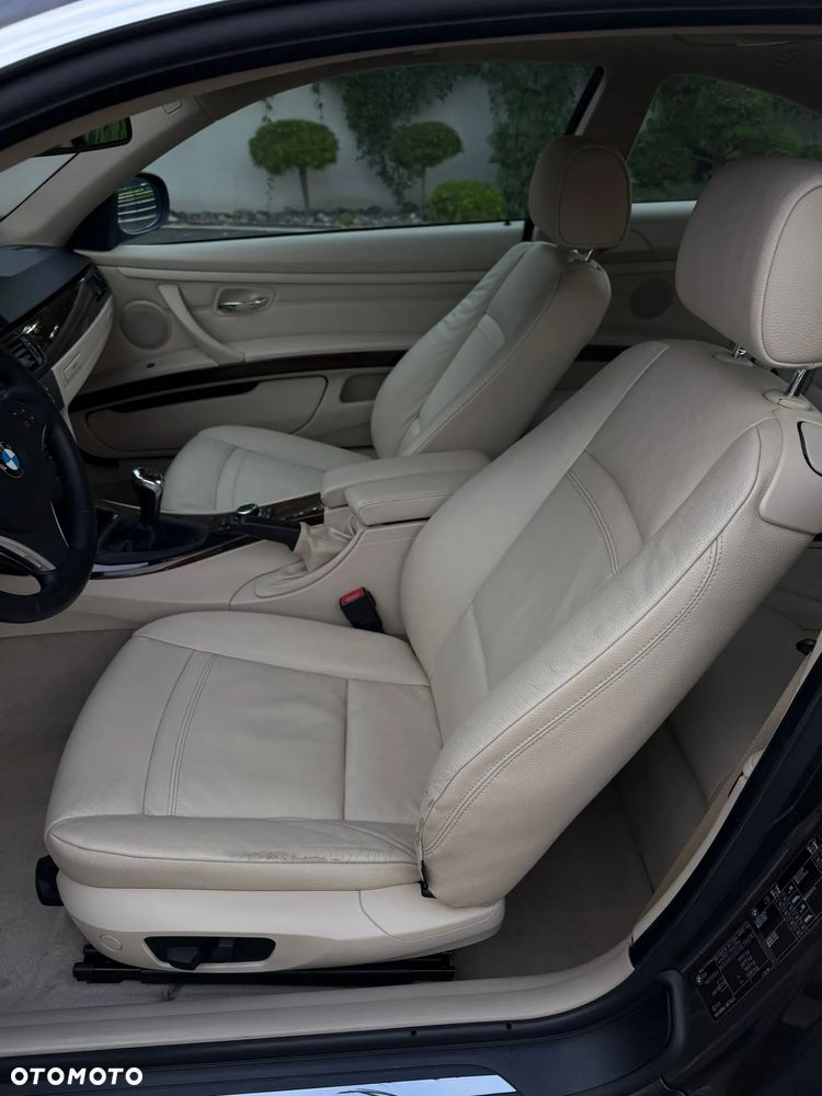 BMW Seria 3 325d Coupe Edition Exclusive - 30