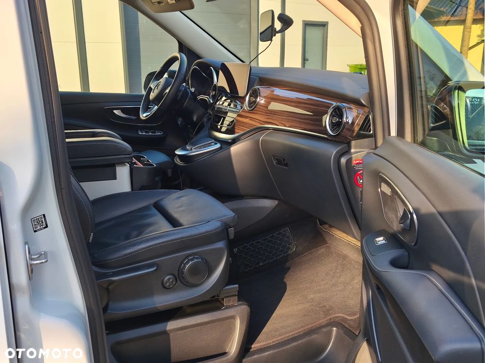 Mercedes-Benz Klasa V - 16