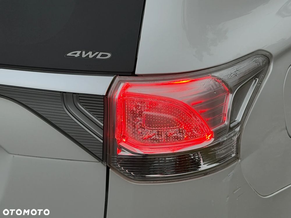 Mitsubishi Outlander 2.0 4WD - 32