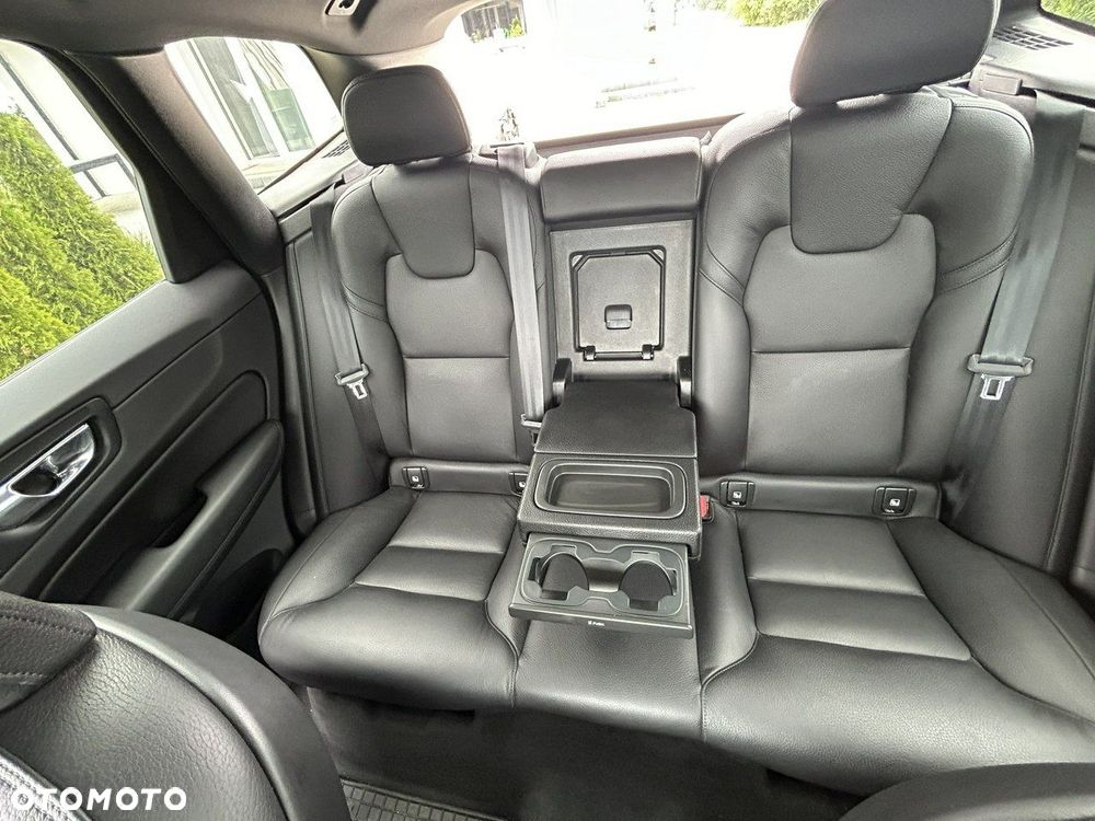 Volvo XC 60 D4 R-Design - 8