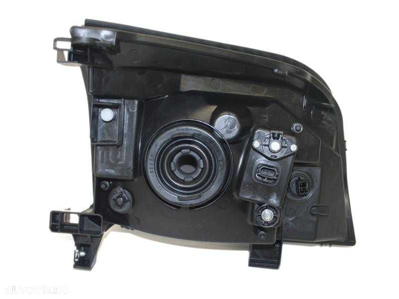 Far stanga/dreapta Nissan X-Trail T30 an 2001-2007 , faruri noi - 2