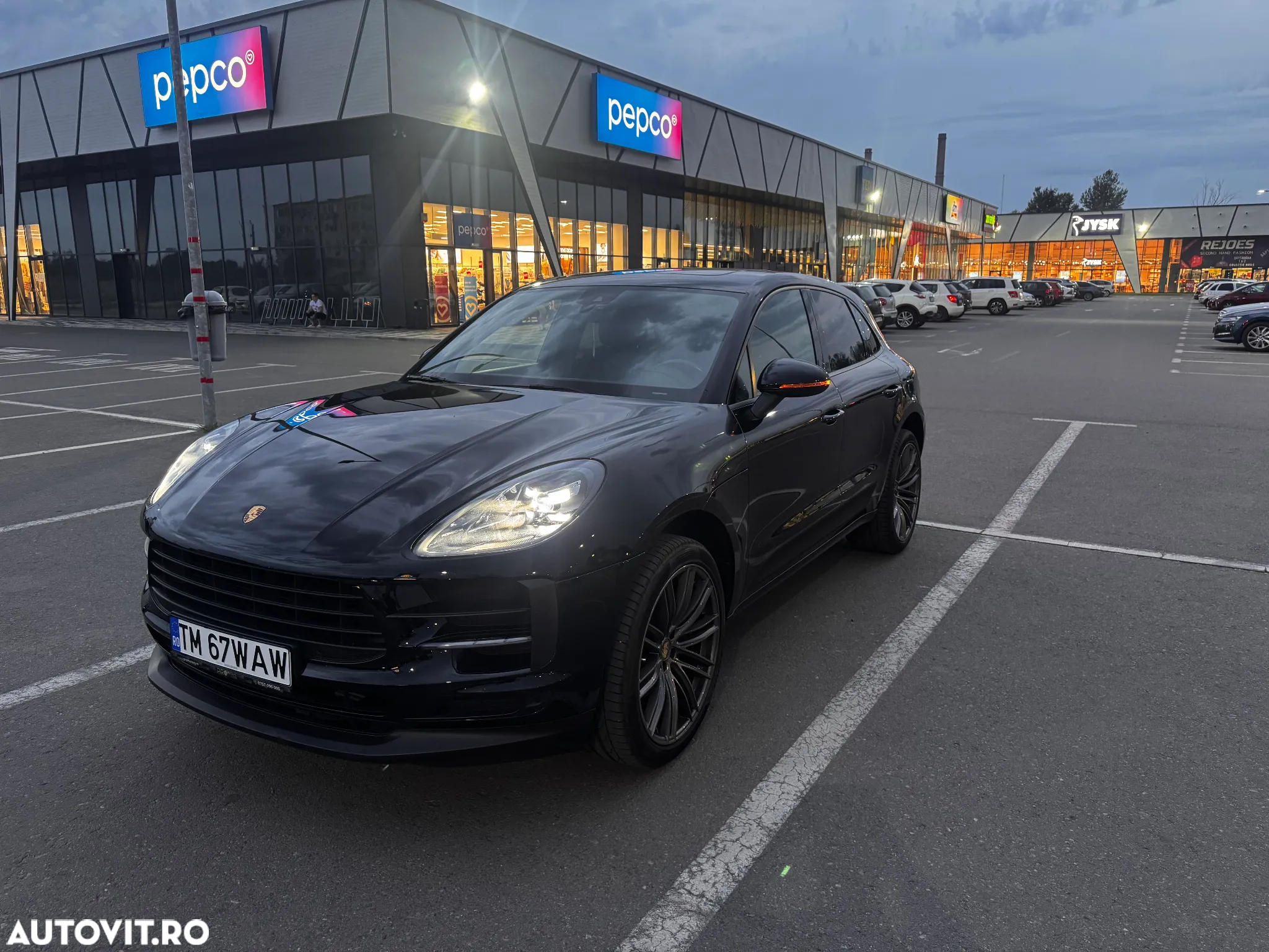 Porsche Macan Standard - 2