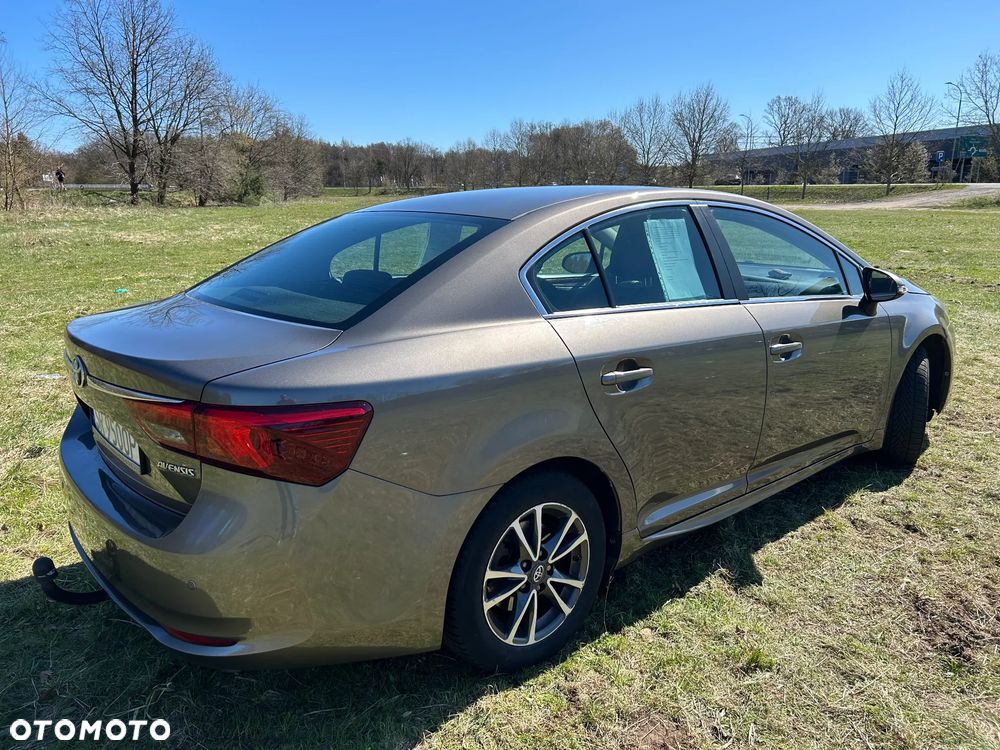 Toyota Avensis 2.0 Style MS - 3