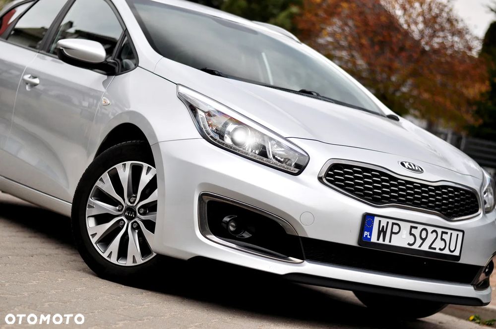 Kia Ceed 1.4 CVVT Dream Team Edition - 1