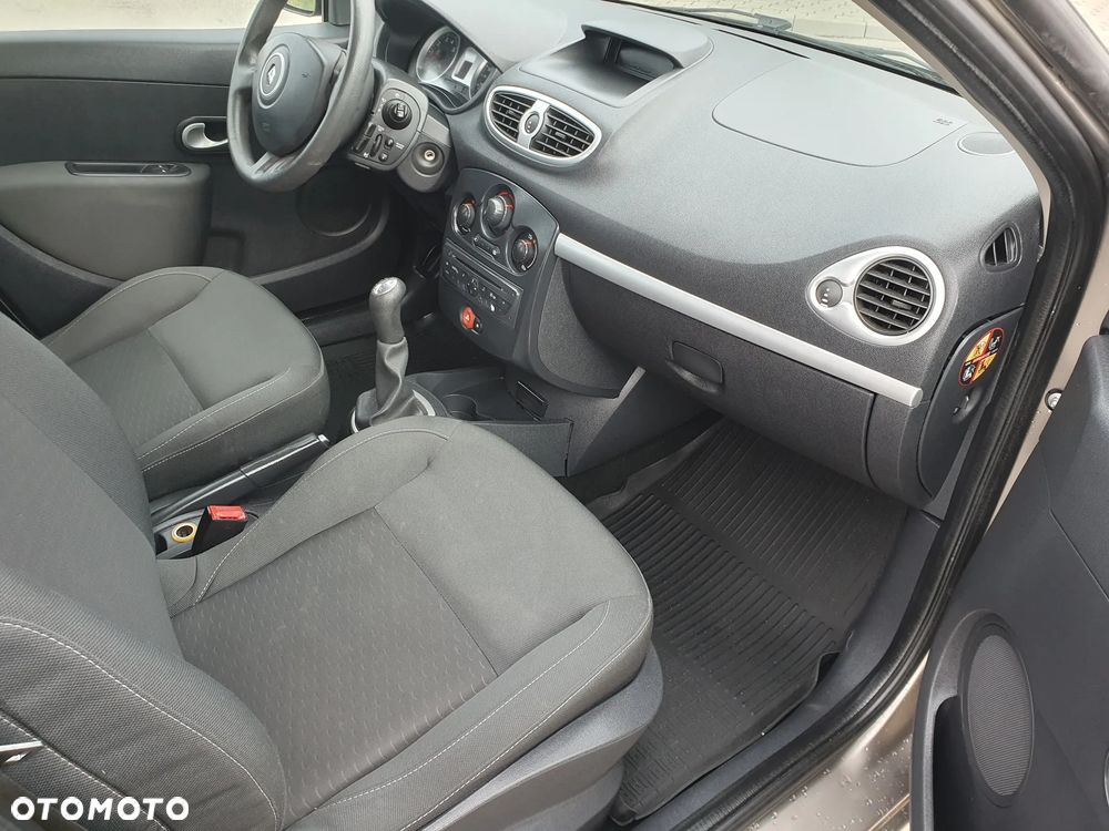 Renault Clio - 16