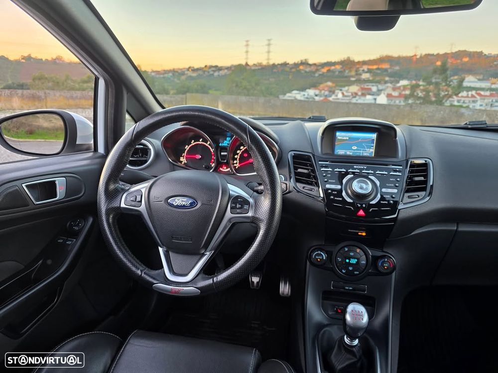 Ford Fiesta 1.6 EcoBoost c/ Pack Pele Desportiva ST - 5