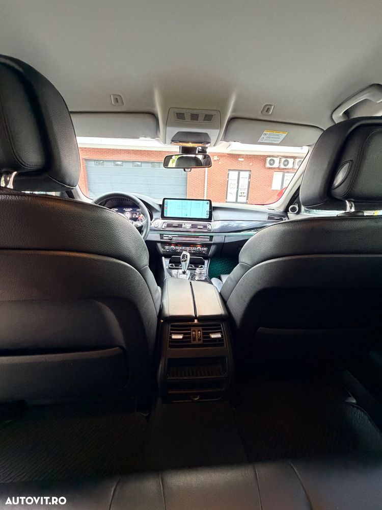 BMW Seria 5 525d xDrive - 12