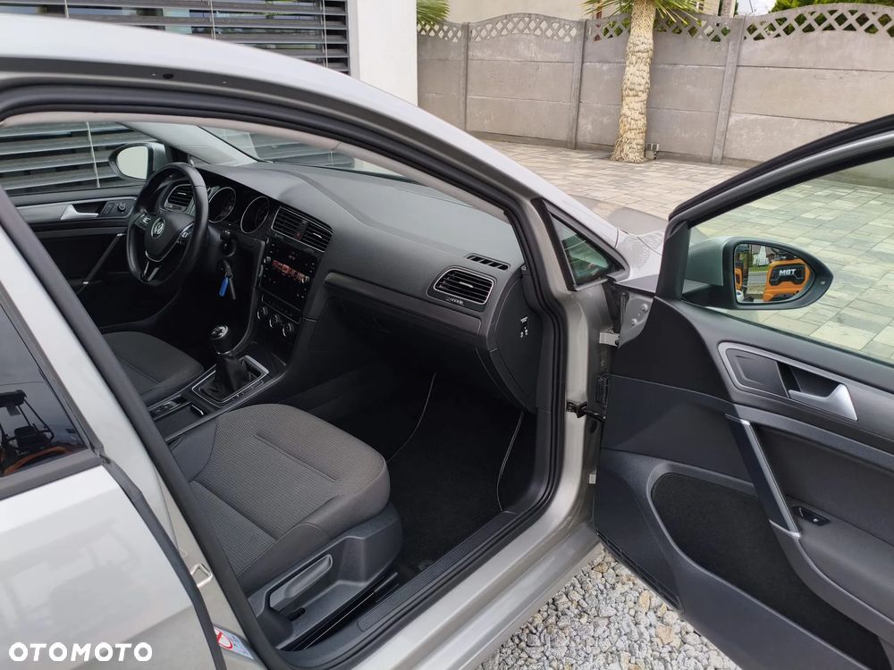 Volkswagen Golf - 16