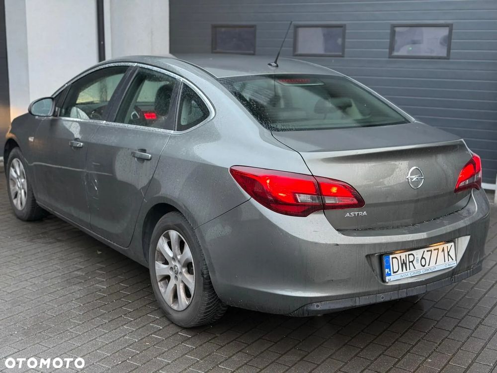 Opel Astra - 4