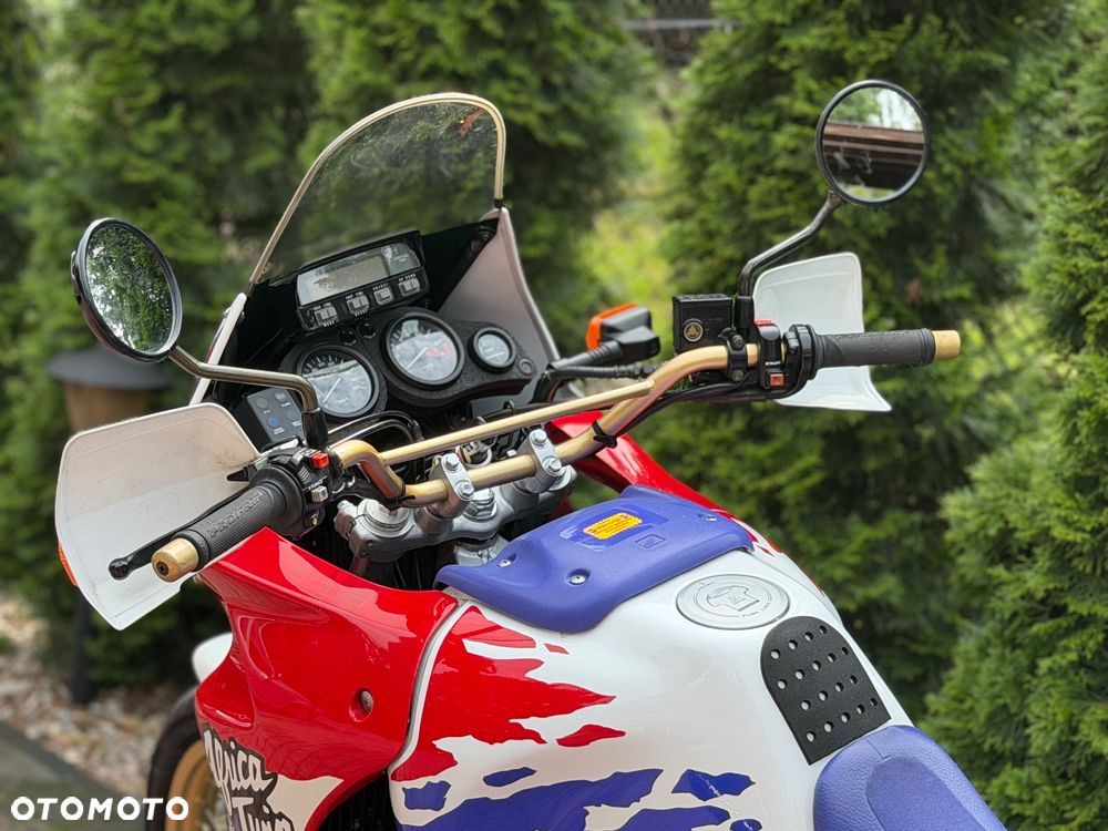 Honda XRV - 15