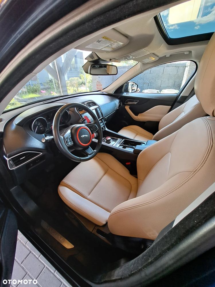 Jaguar F-Pace 25t AWD Prestige - 11