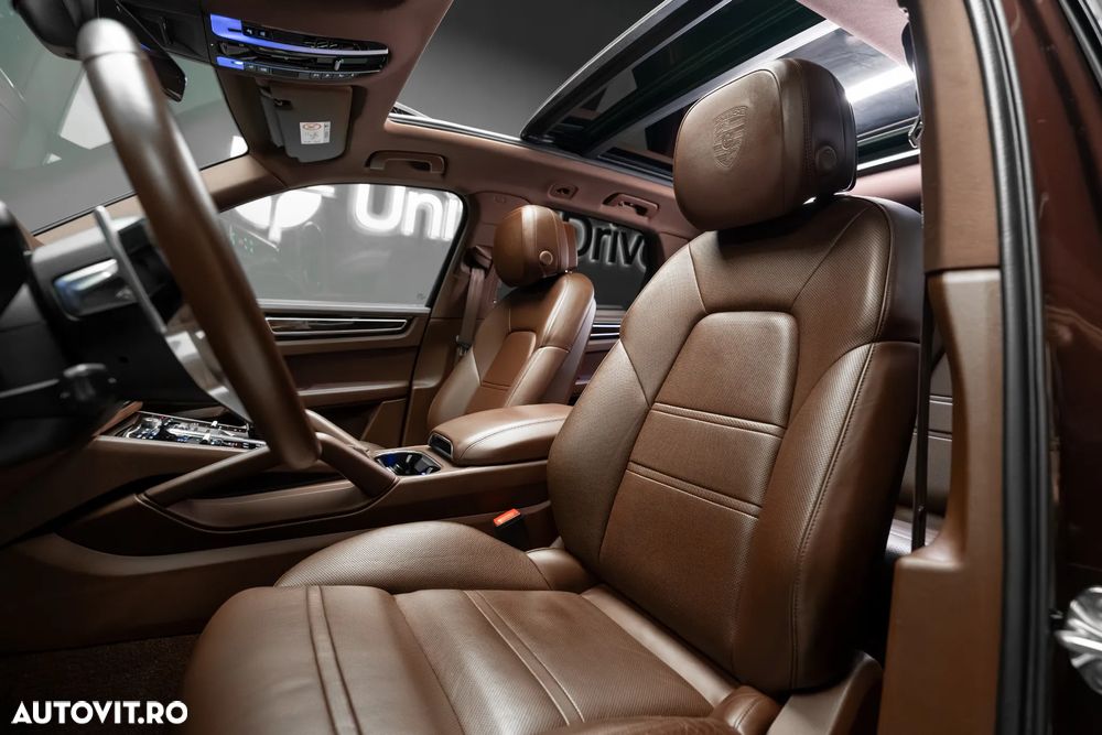 Porsche Cayenne - 25