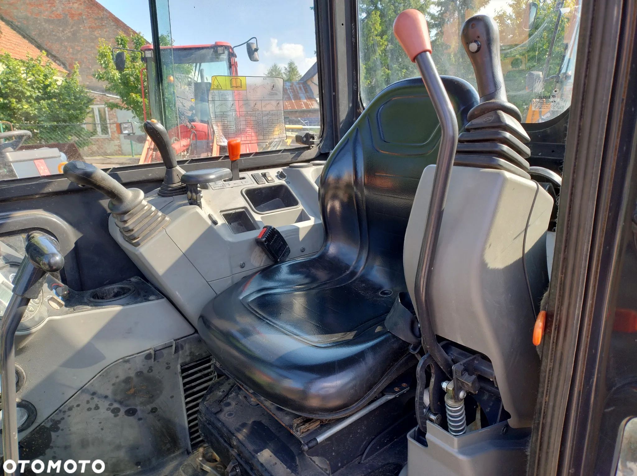 Bobcat E25 - 10