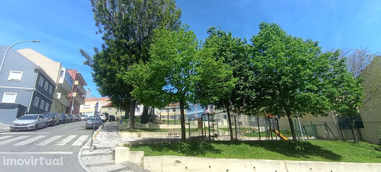 Oportunidade Única: Garagem Box com 16 m2 na Encosta do Sol - Grande imagem: 2/18