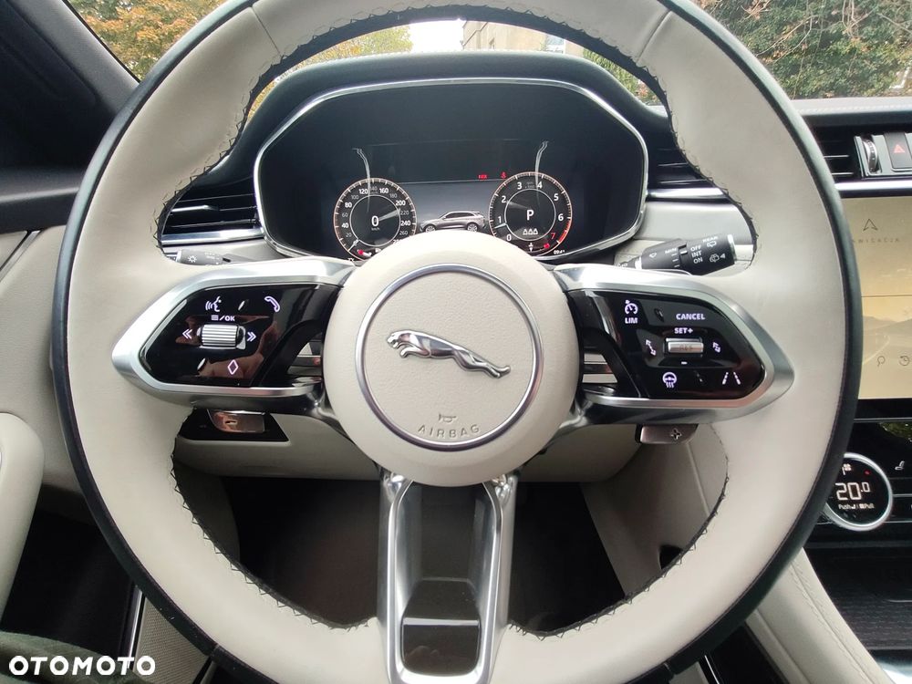 Jaguar F-Pace P250 AWD R-Dynamic S - 19