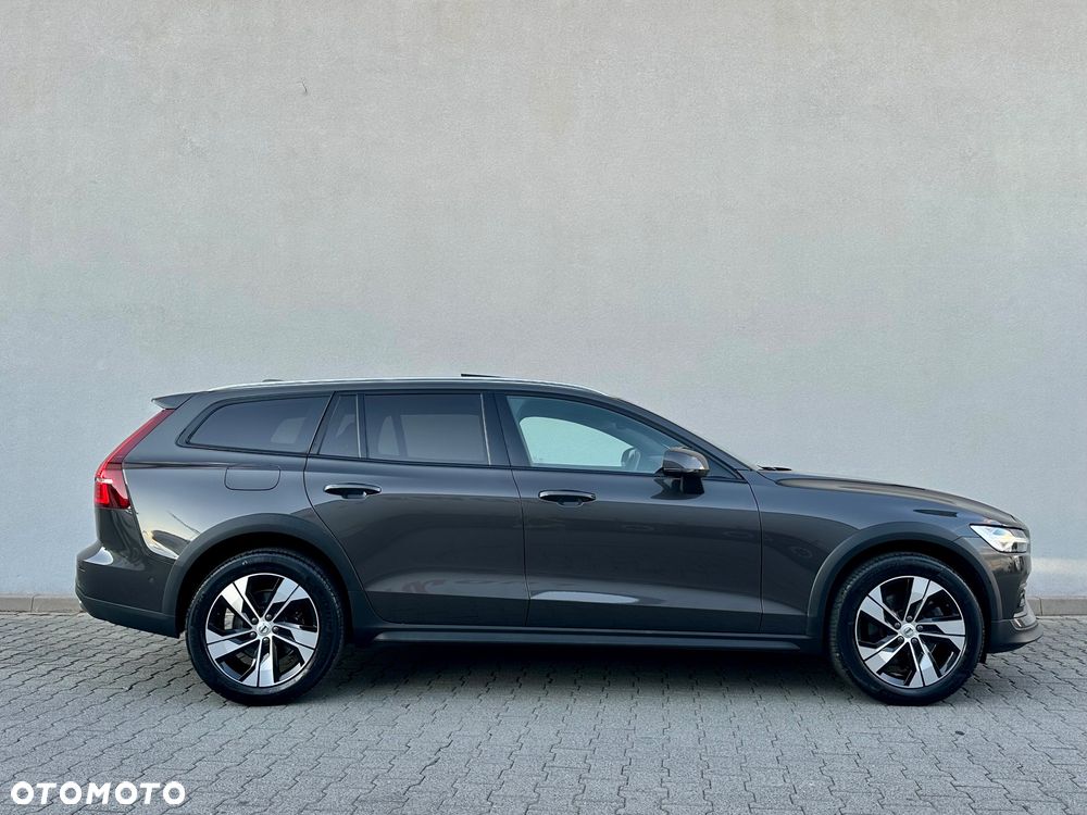 Volvo V60 Cross Country B4 D AWD Ultimate - 16