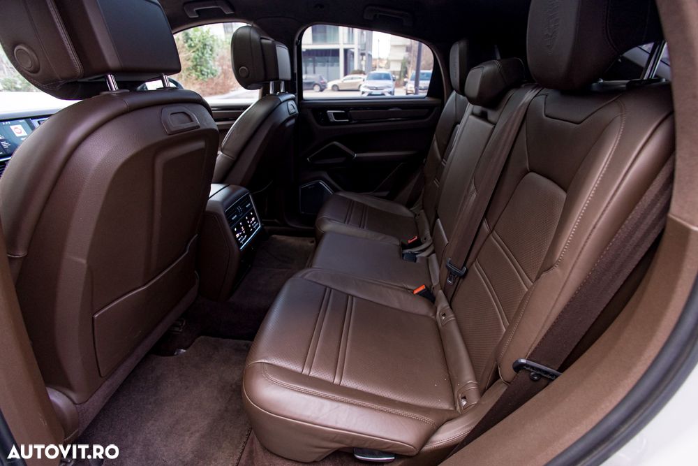 Porsche Cayenne - 39
