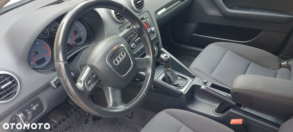 Audi A3 Sportback 1.6 TDI DPF Ambition - 9