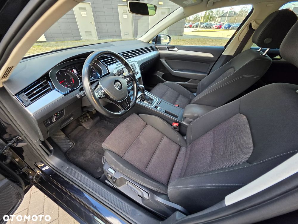Volkswagen Passat - 12