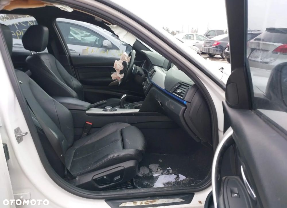 BMW Seria 3 328i xDrive - 11