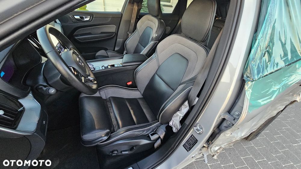 Volvo XC 60 B4 D AWD Plus Dark - 21