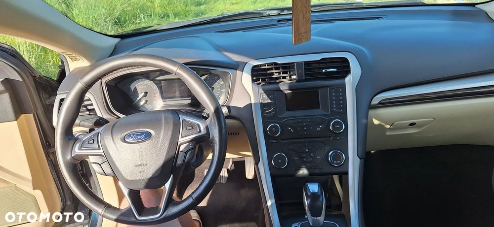 Ford Fusion - 12