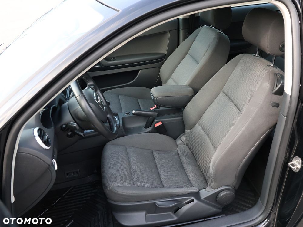 Audi A3 3-drzwiowe 1.4 TFSI Ambiente - 32