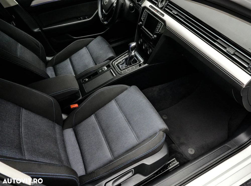 Volkswagen Passat GTE - 12