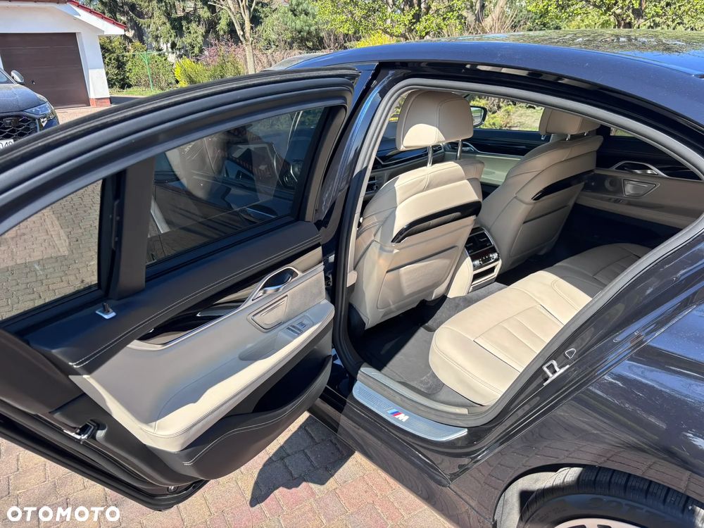 BMW Seria 7 750i xDrive - 20
