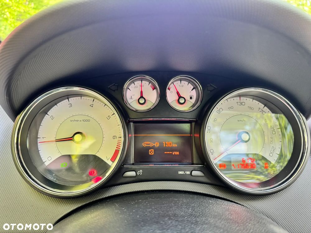 Peugeot 308 1.6 Premium Plus - 9